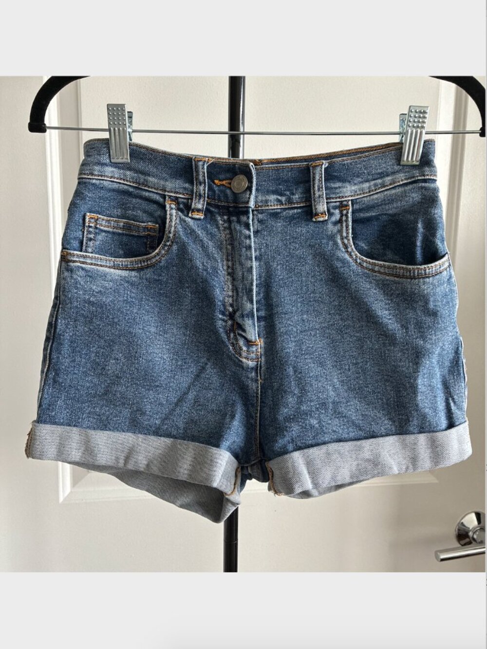 Aritzia Wilfred Free Denim Roll Up Shorts 2 Inch Inseams - Size 2